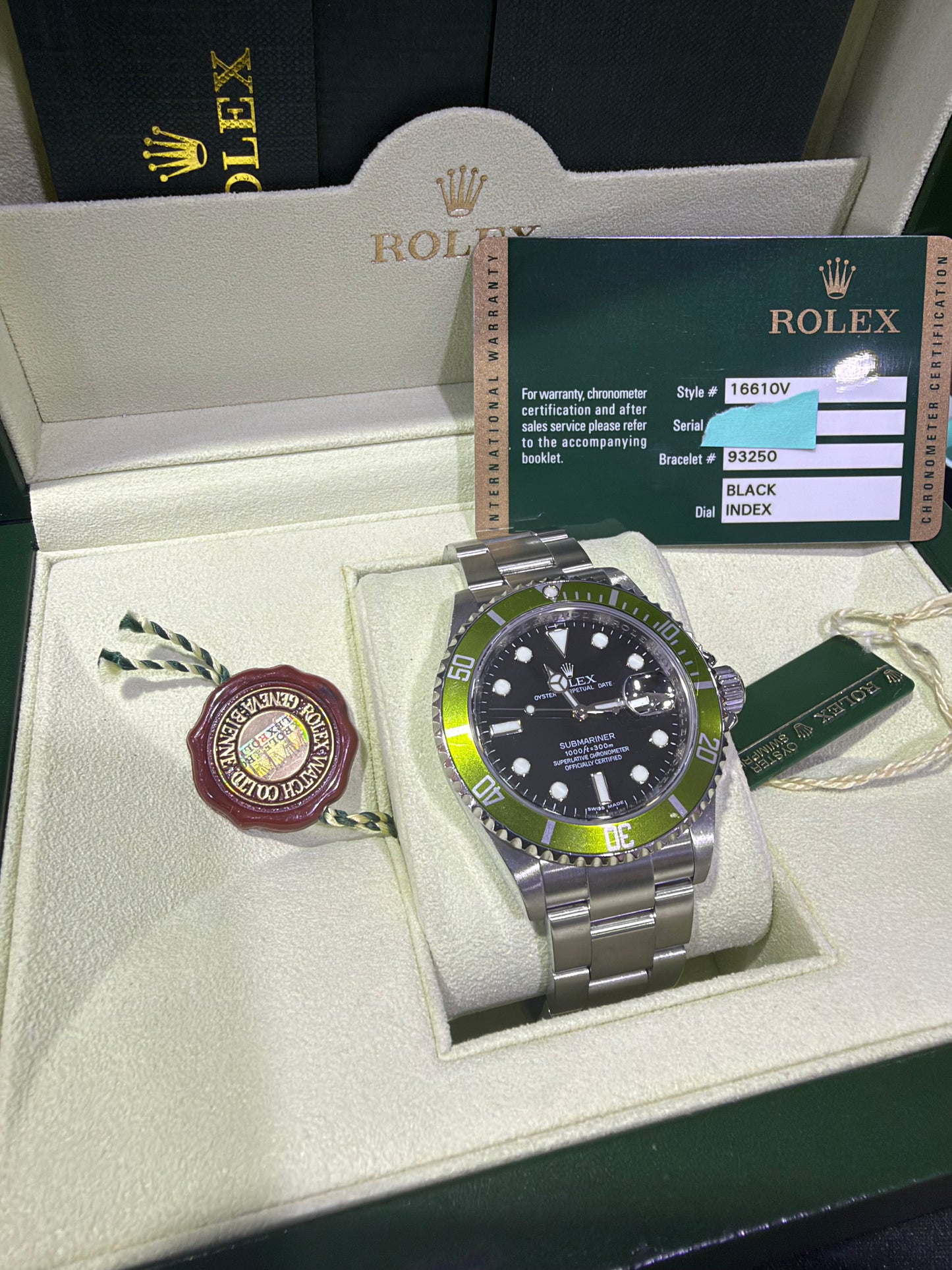 Rolex Submariner Kermit Black Dial on Oyster 16610LV Complete 2007
